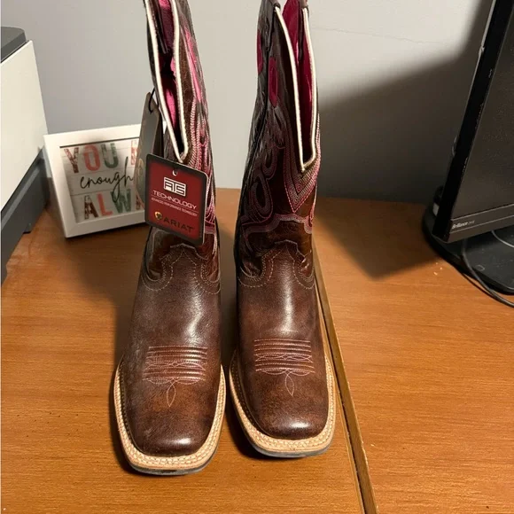 Brand new Ariat women’s Brown and Pink Western Boots - Picture 1 of 4